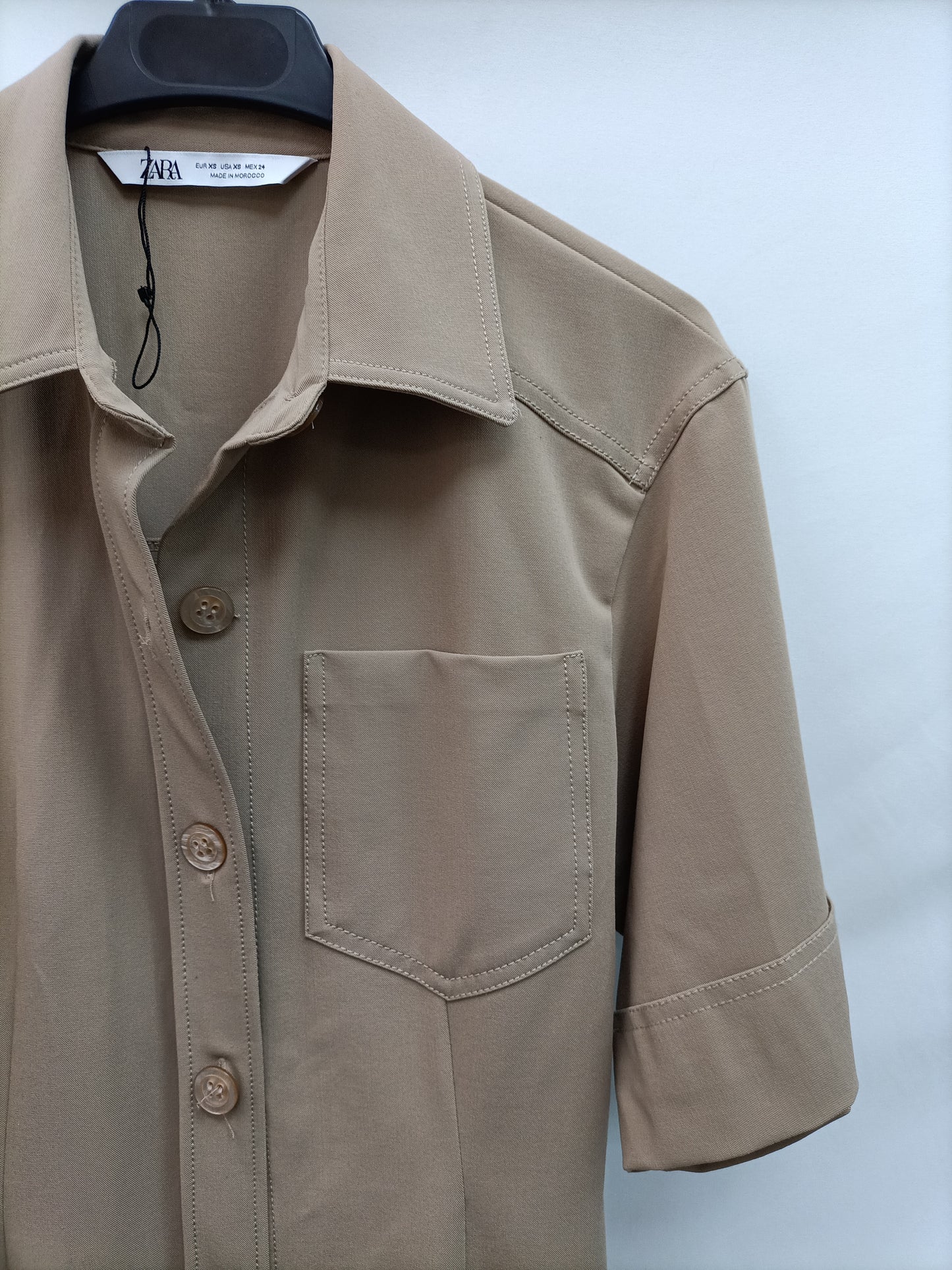 ZARA. Camisa camel Entallada T.xs