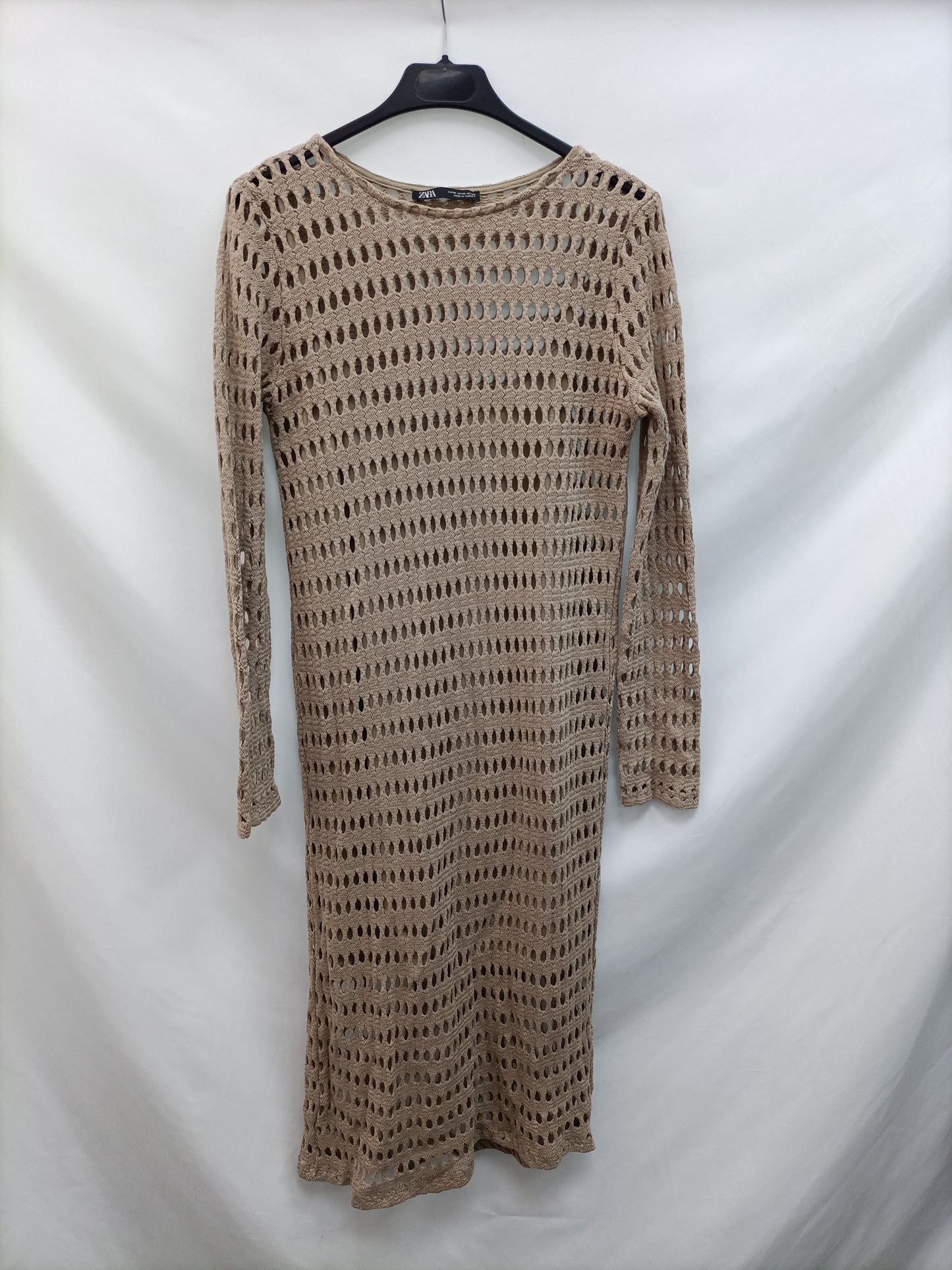 ZARA. Vestido Beige troquelado T.m