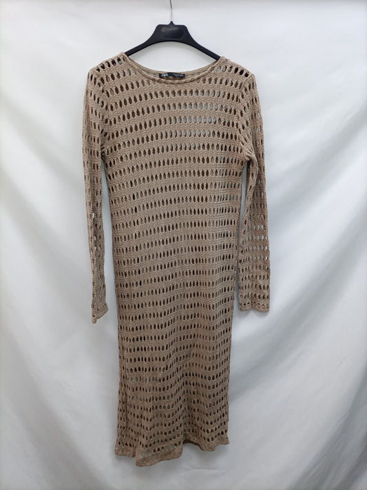 ZARA. Vestido Beige troquelado T.m