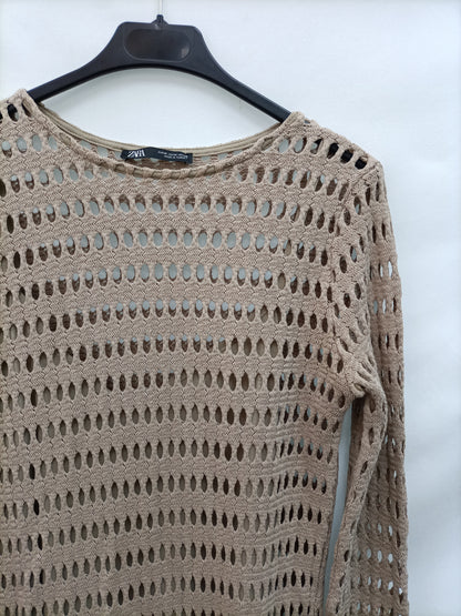 ZARA. Vestido Beige troquelado T.m
