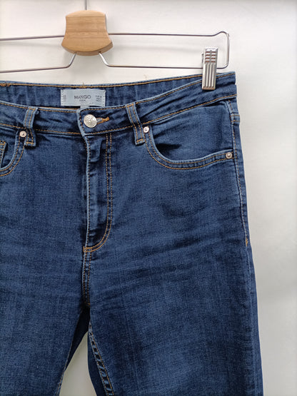 MANGO. Pantalón denim oscuro T.38
