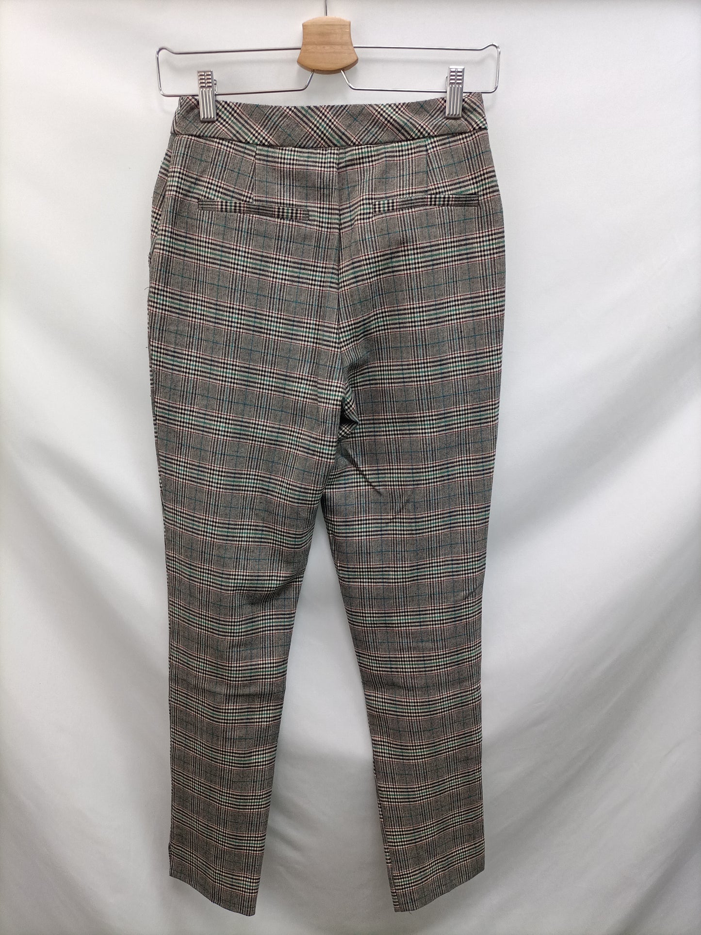 MANGO. Pantalón gris cuadros T.34