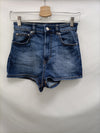 PULL&BEAR. Jeans cortos oscuros T.32