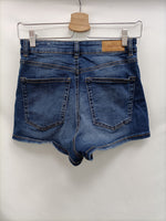 PULL&BEAR. Jeans cortos oscuros T.32