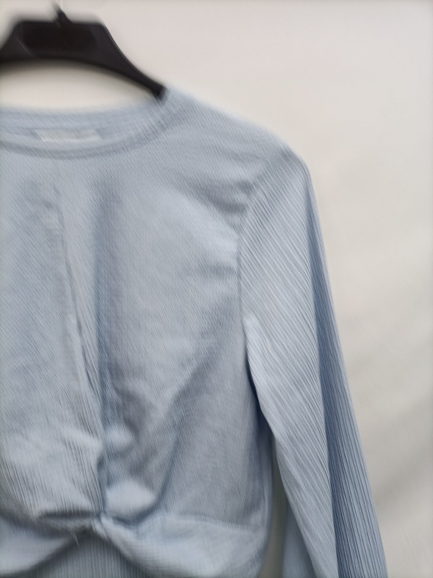 MONKI. Top nudo azul T.xs