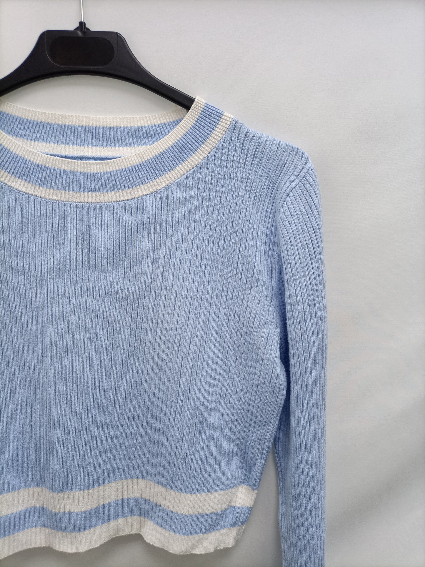 OTRAS. Top canalé azul y blancos T.u(s)