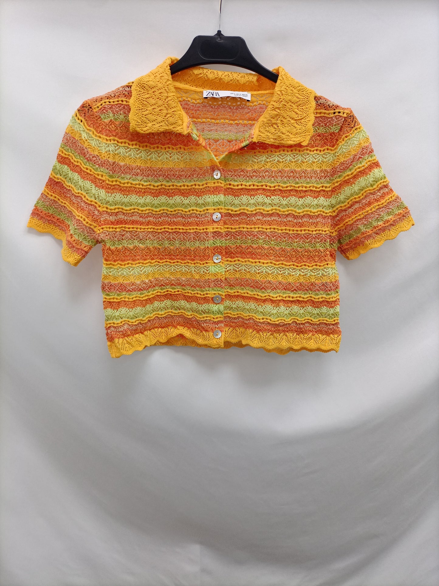 ZARA. Top croché botones T.s
