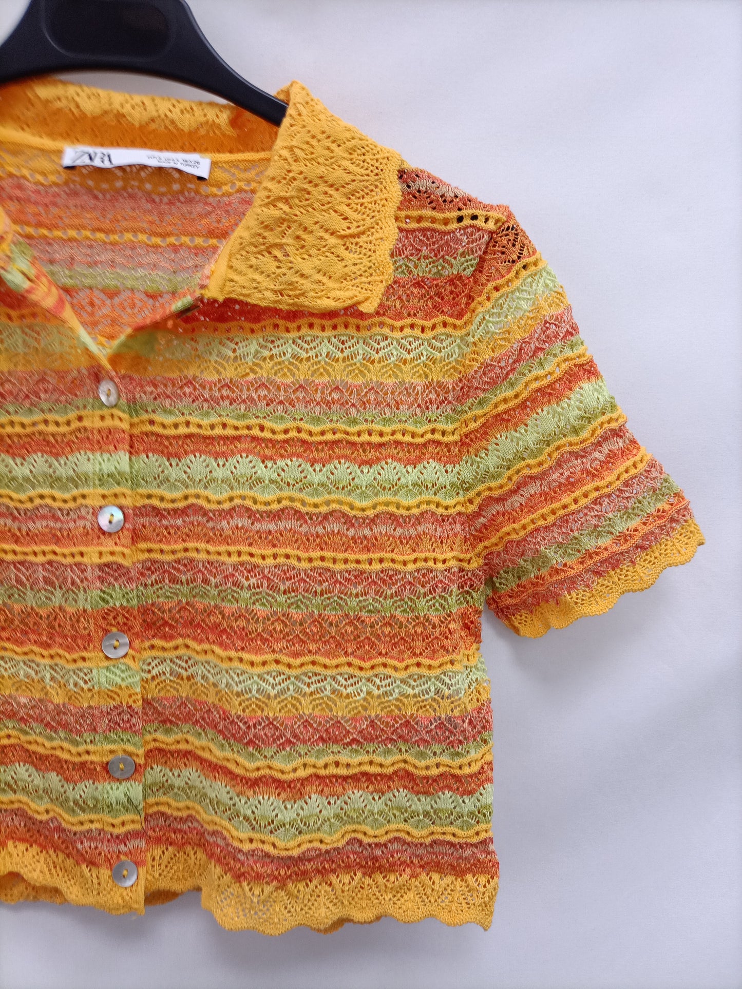 ZARA. Top croché botones T.s