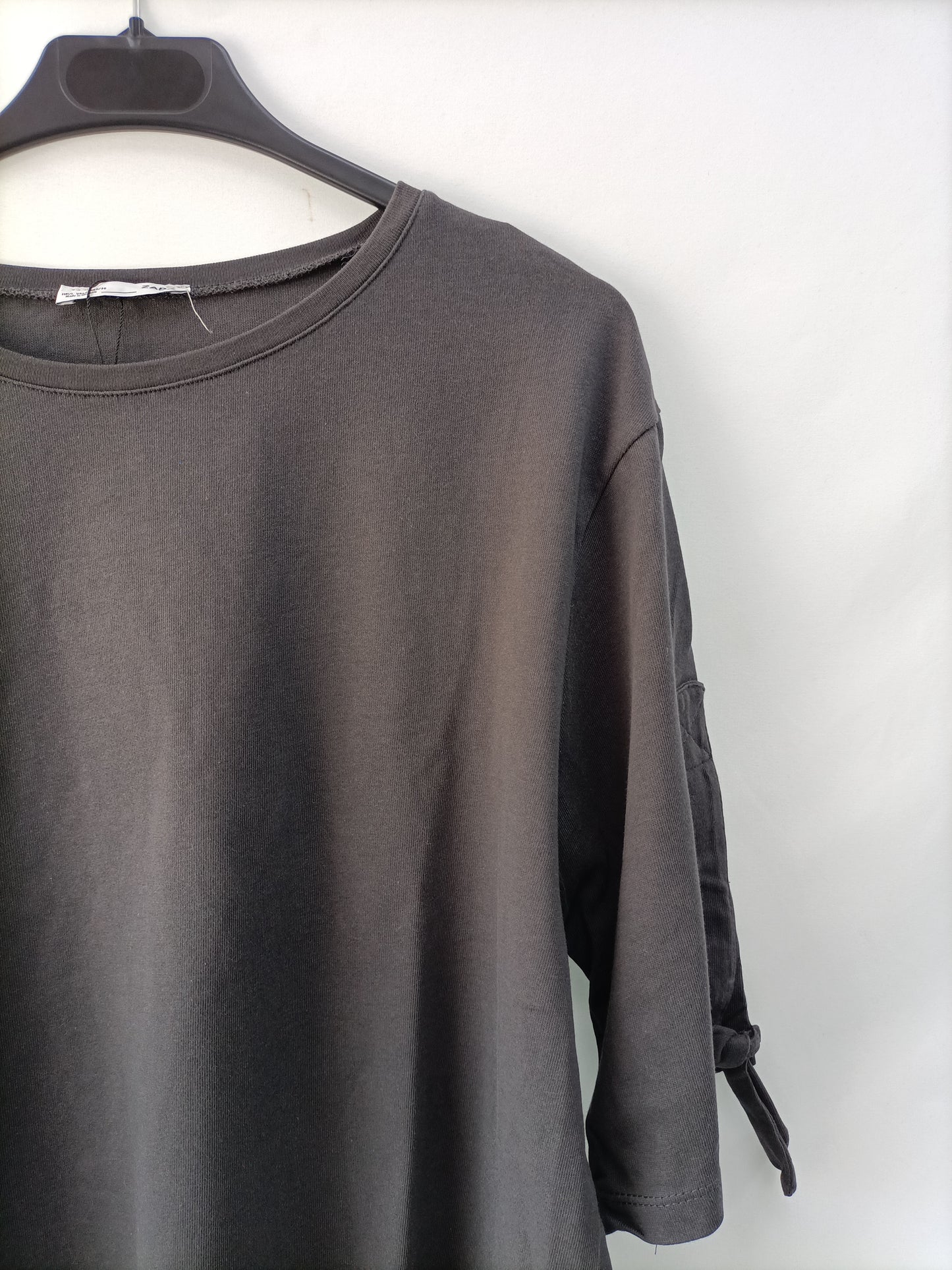ZARA. Camiseta ancha gris T.l