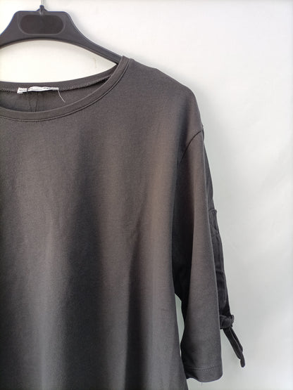 ZARA. Camiseta ancha gris T.l