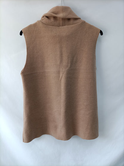 ZARA. Beige sleeveless sweater Tm