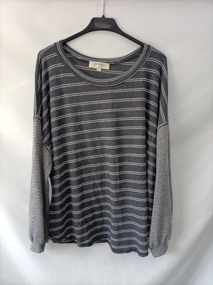 BEAUTIFIL SOUL. Grey striped sweater, size XL