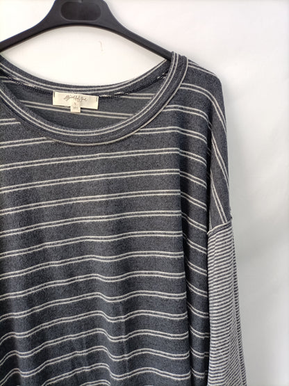 BEAUTIFIL SOUL. Grey striped sweater, size XL