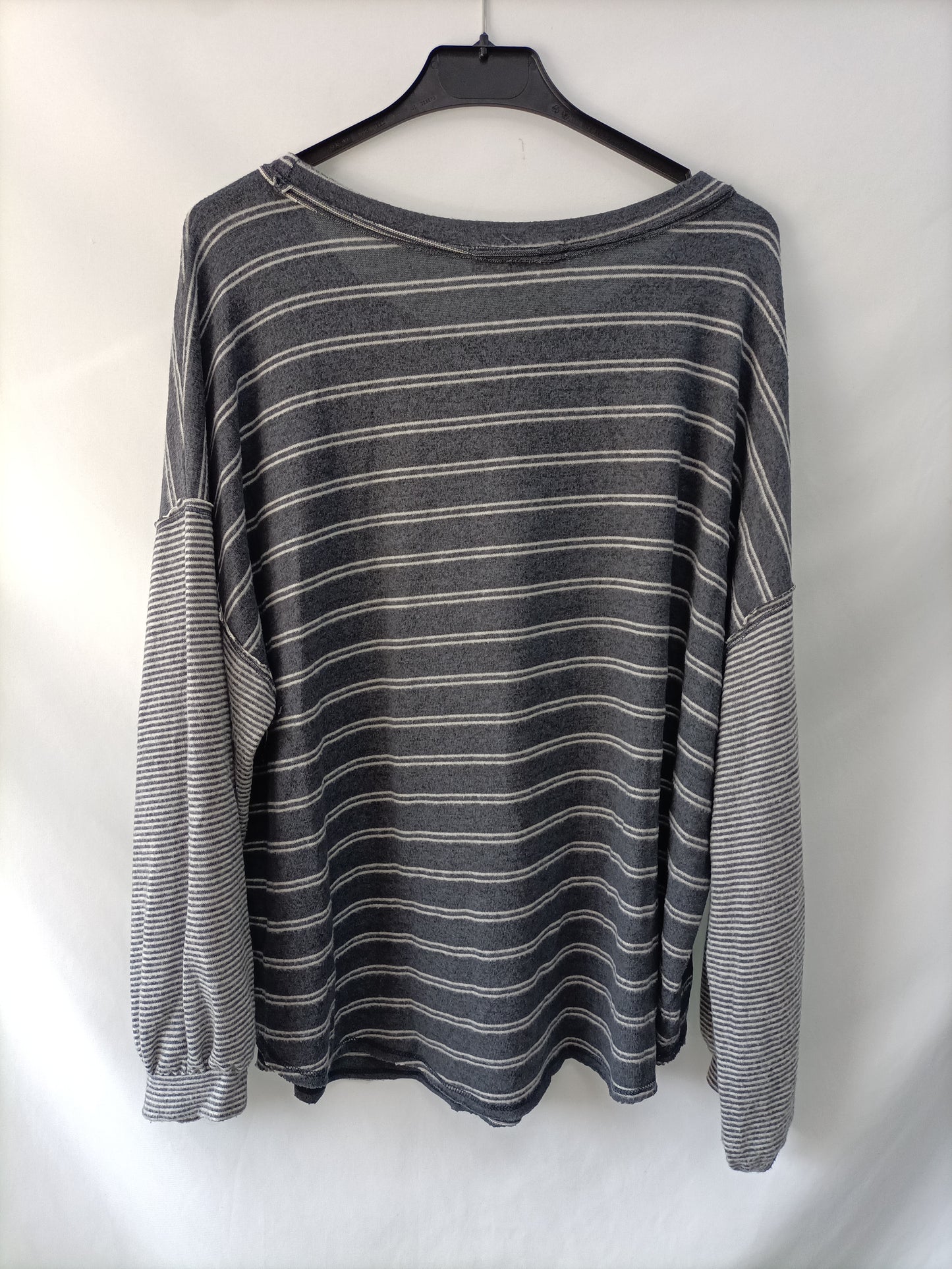 BEAUTIFIL SOUL. Grey striped sweater, size XL