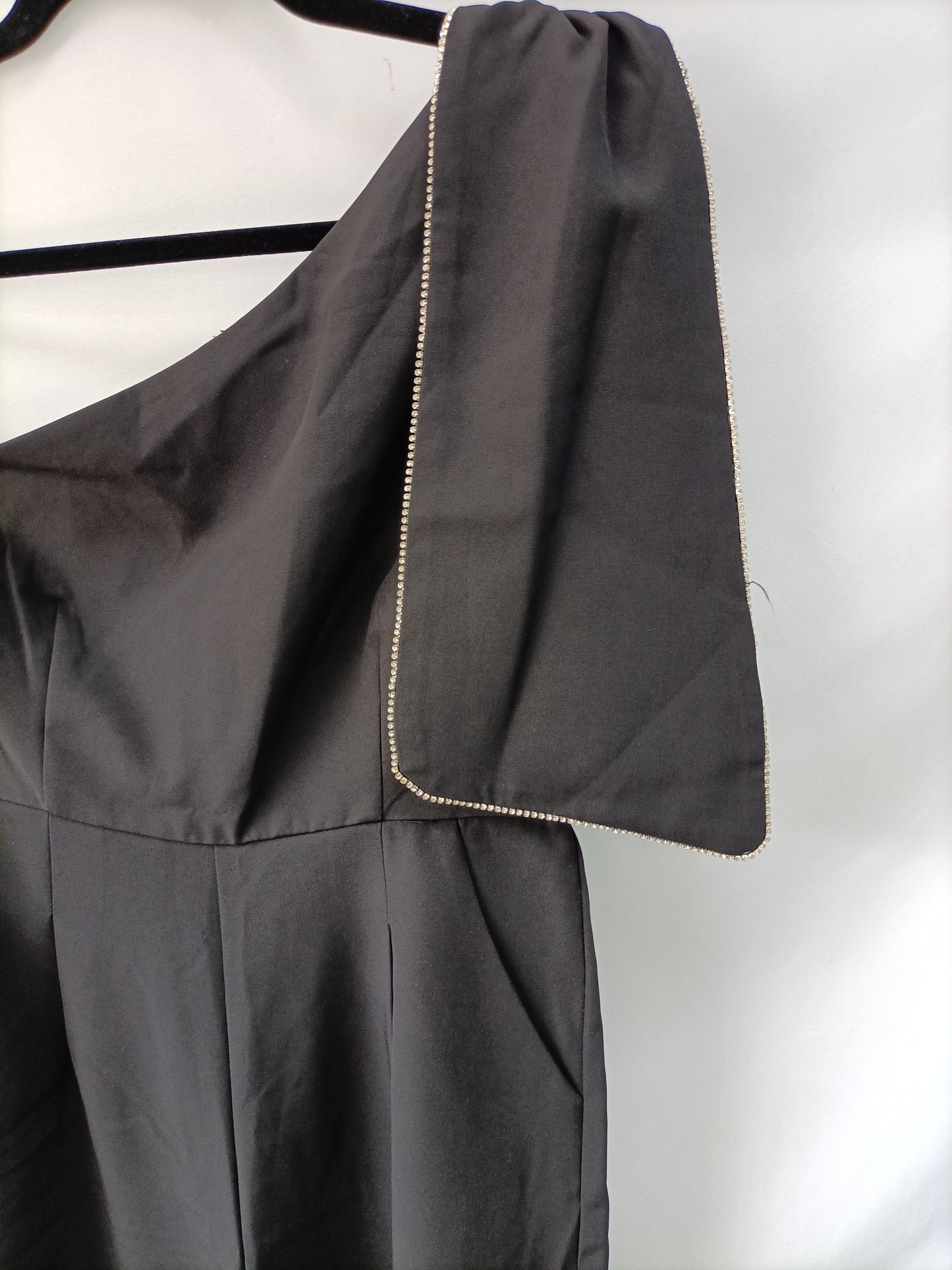 CHIC WISH. Mono negro asimétrico T.s