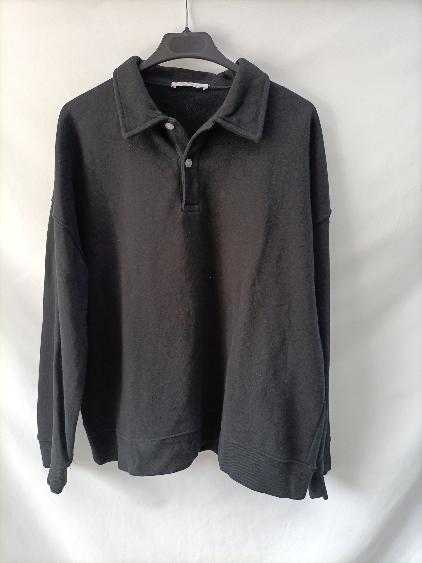 ZARA. Sudadera negra polera T.s