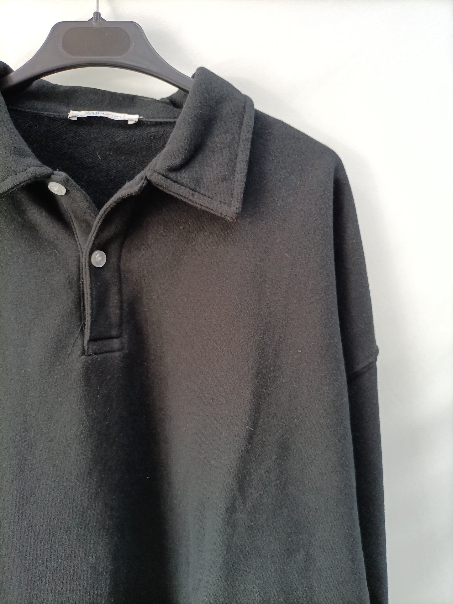 ZARA. Sudadera negra polera T.s