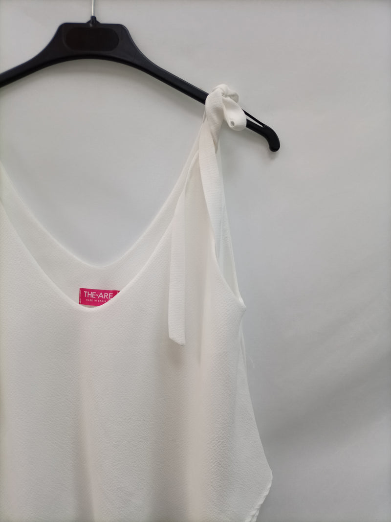 THE ARE. Blusa blanca lazada T.m