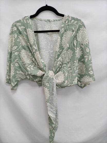 OTHERS. Green floral knotted top YOUR(s)