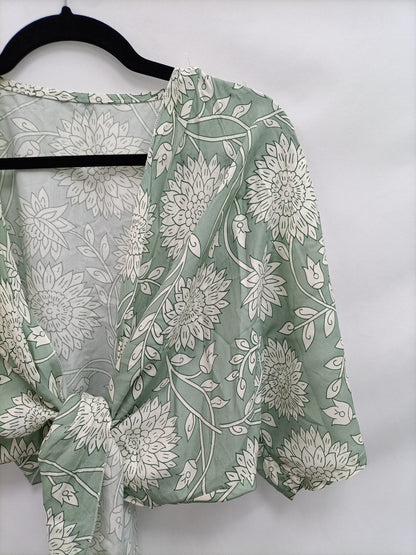 OTHERS. Green floral knotted top YOUR(s)