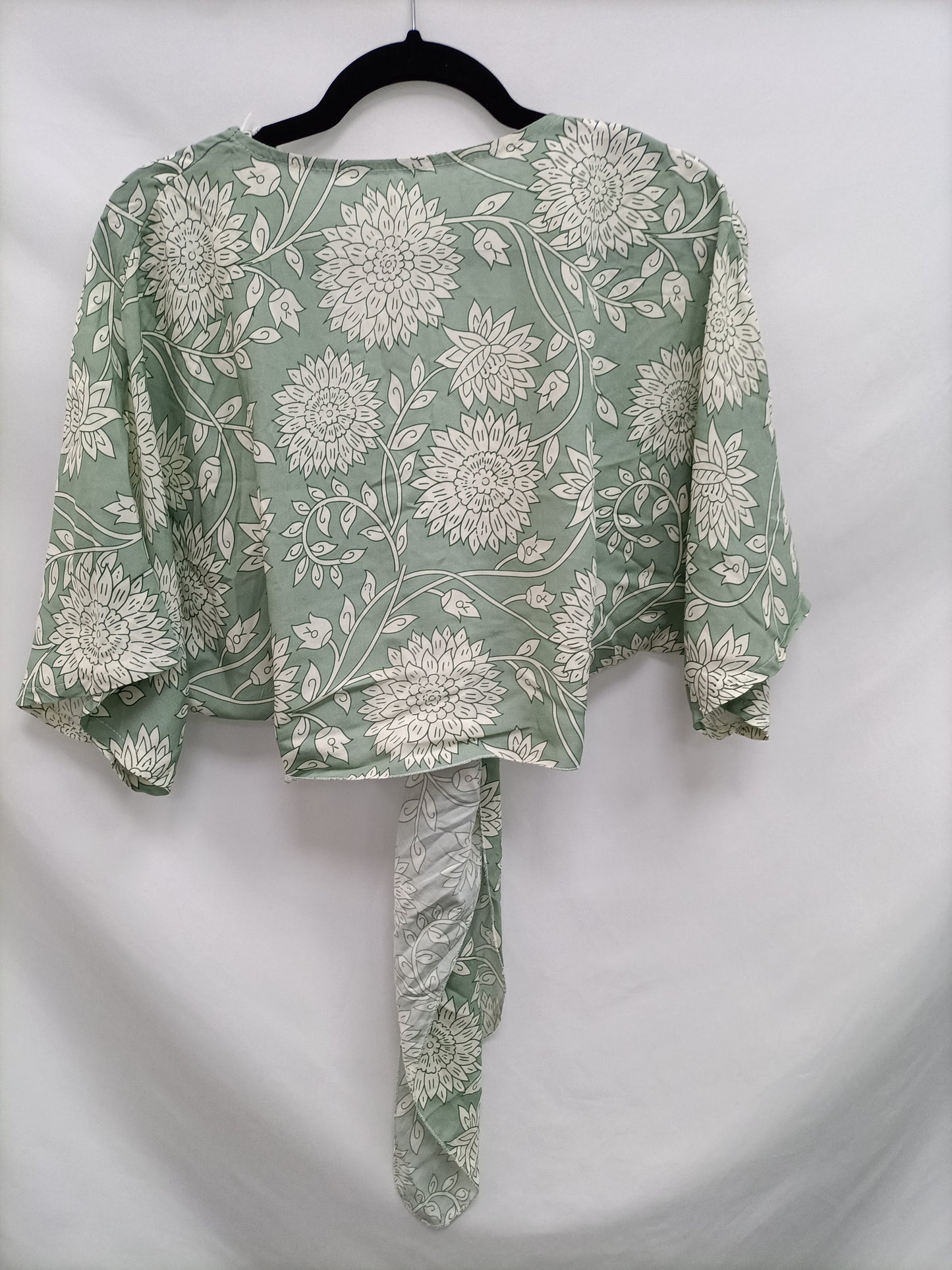 OTHERS. Green floral knotted top YOUR(s)