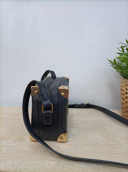 PARFOIS. Bolso negro caja