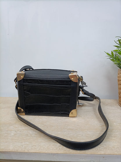 PARFOIS. Bolso negro caja