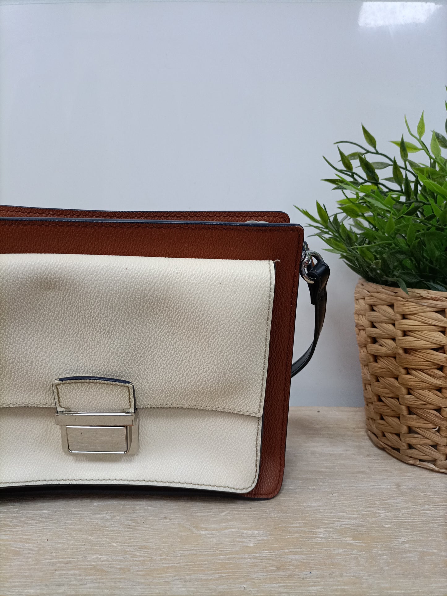 BIMBA Y LOLA. Bolso bicolor