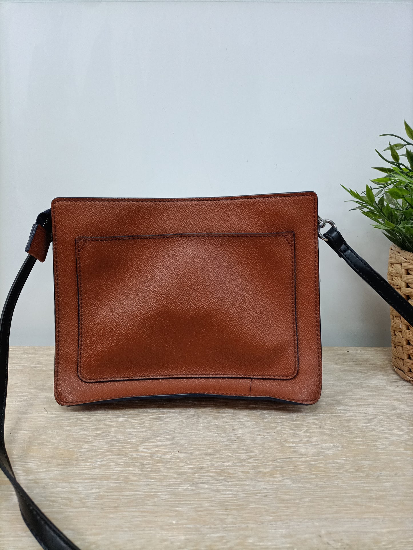 BIMBA Y LOLA. Bolso bicolor