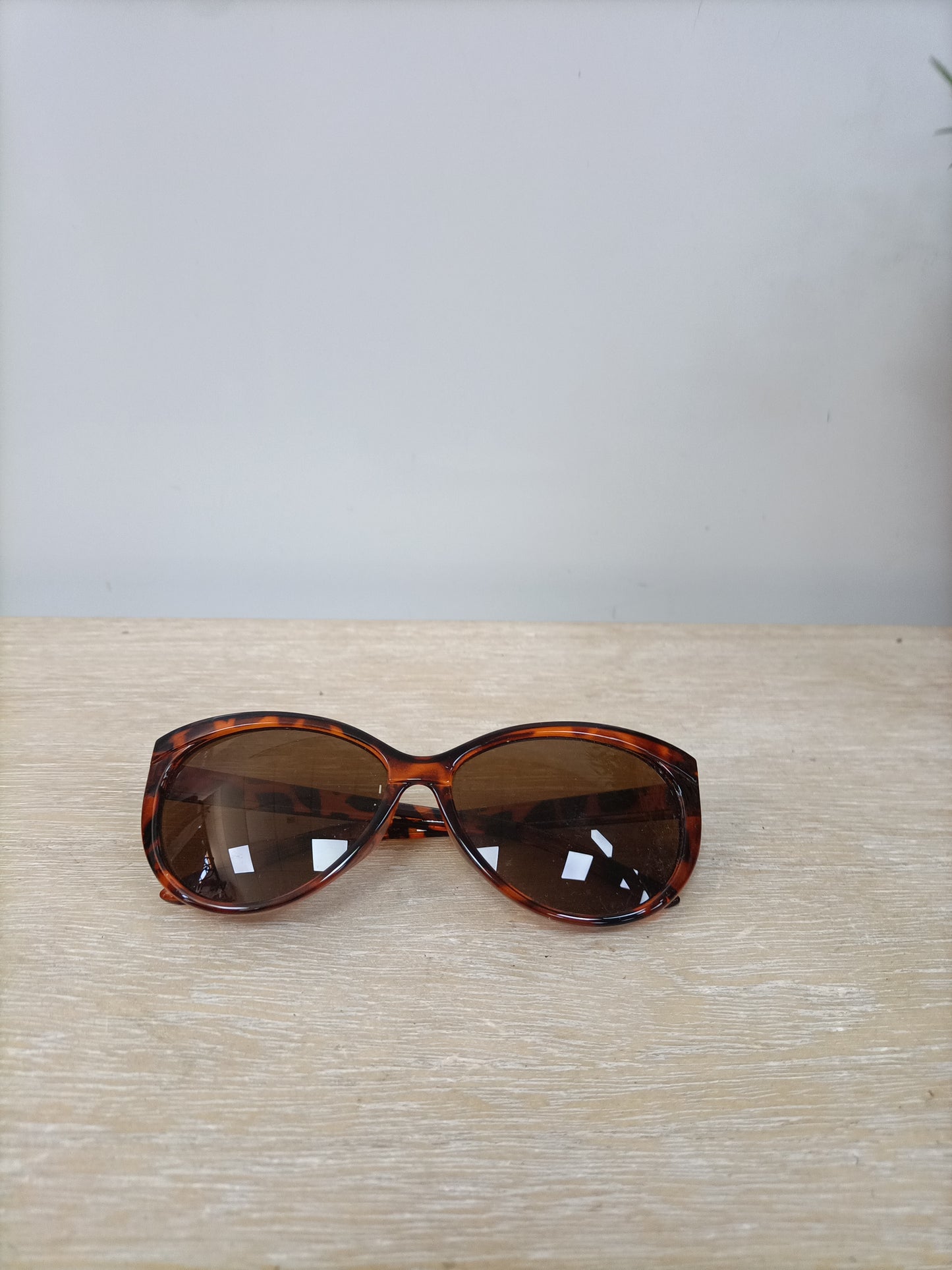 POETE. Mother-of-pearl sunglasses