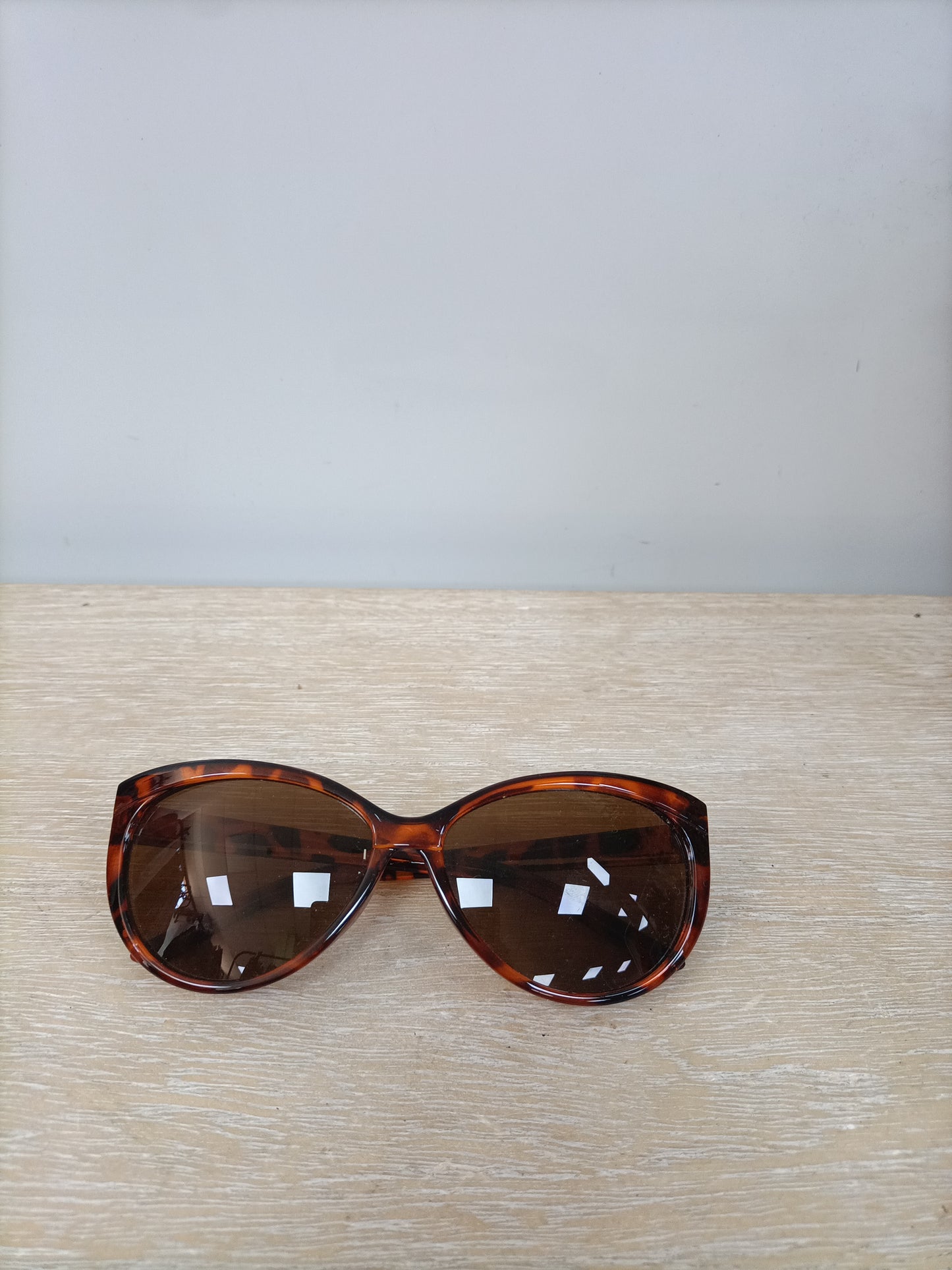 POETE. Mother-of-pearl sunglasses