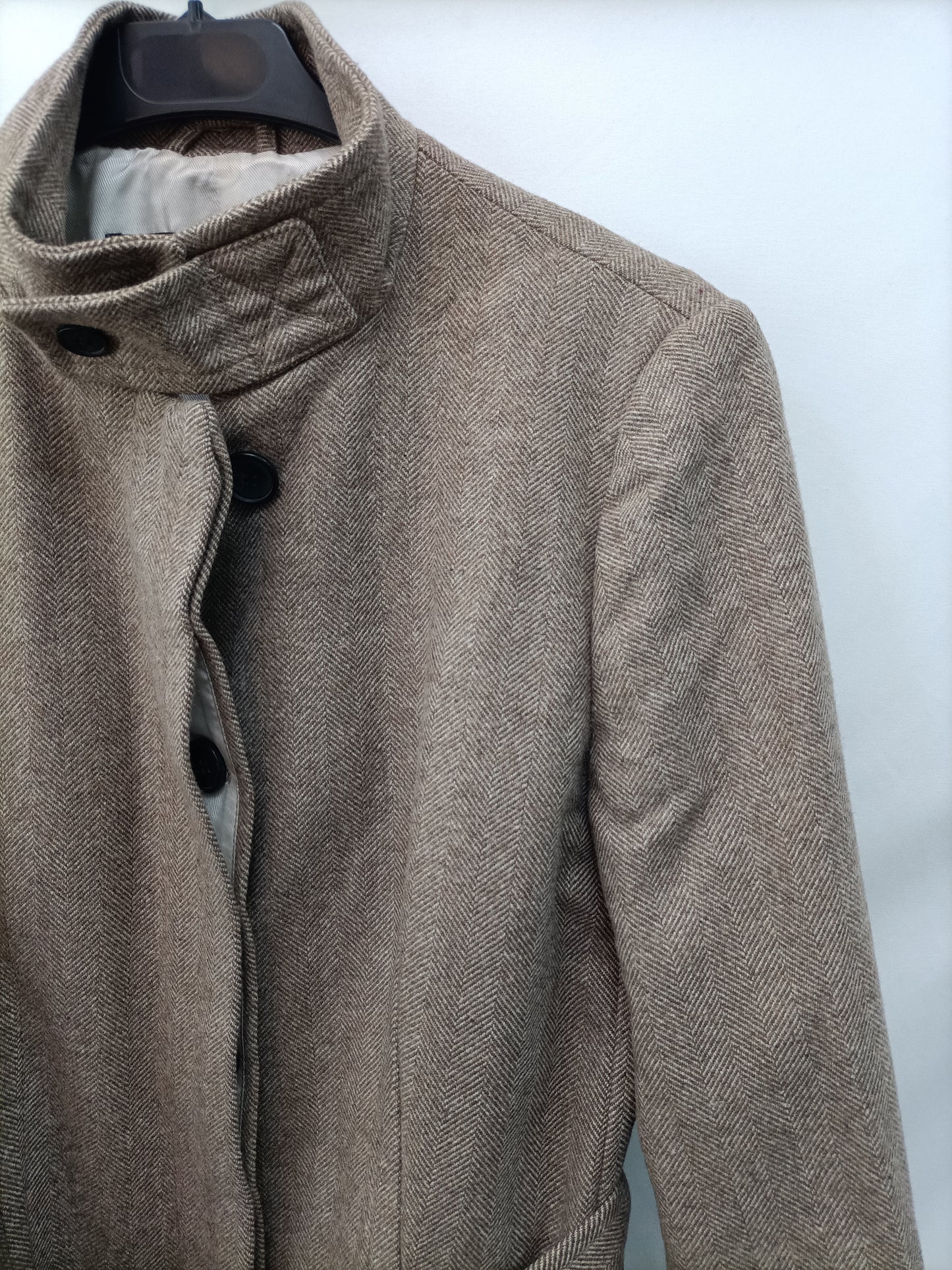 ZARA. Abrigo espigs beige T.l