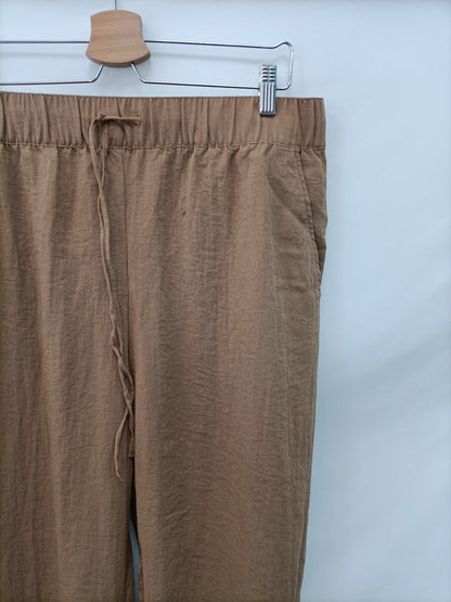 H&M. Pantalón Fluido Camel T.l