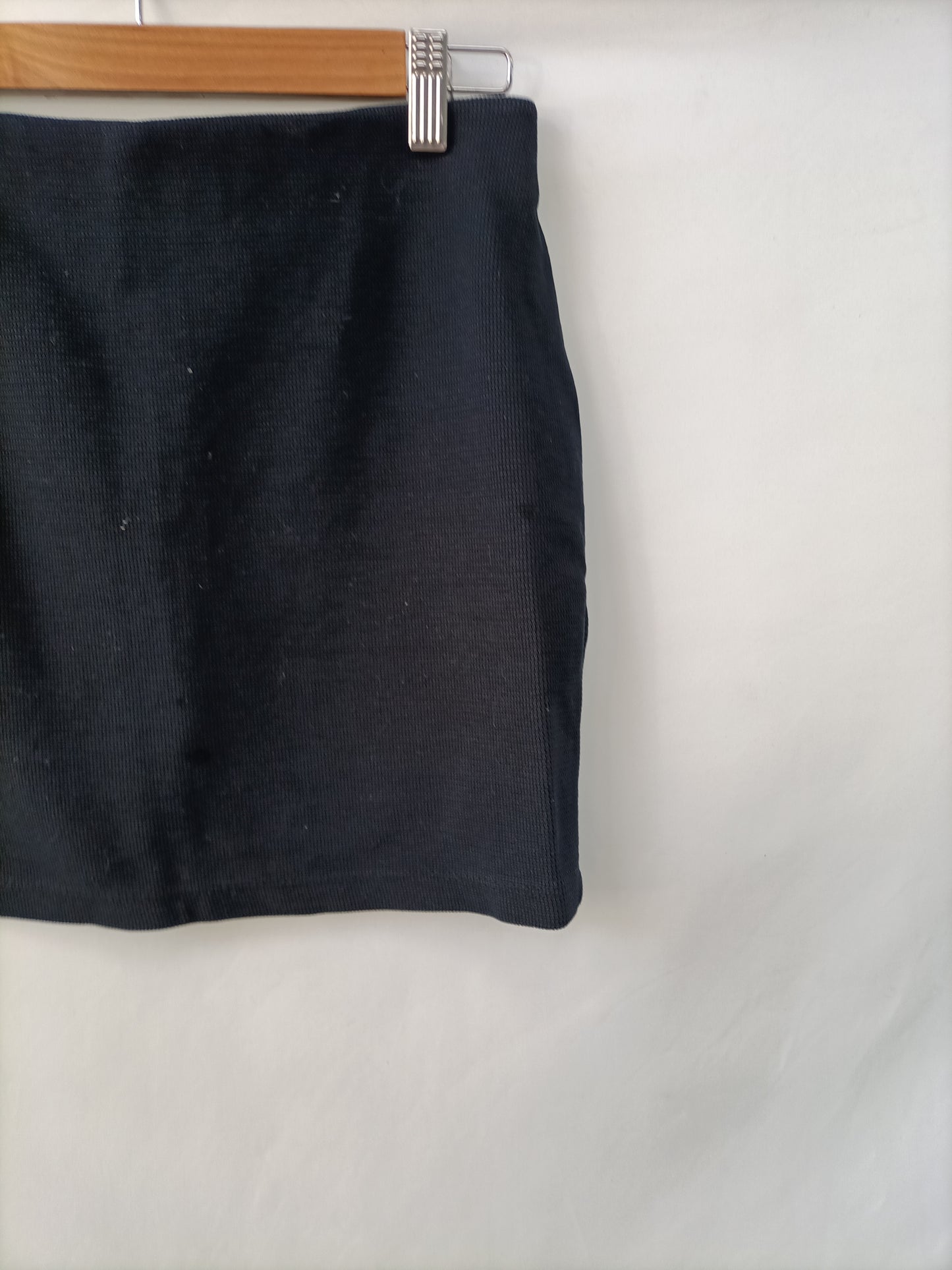 ZARA. Falda negra ajustada T.m