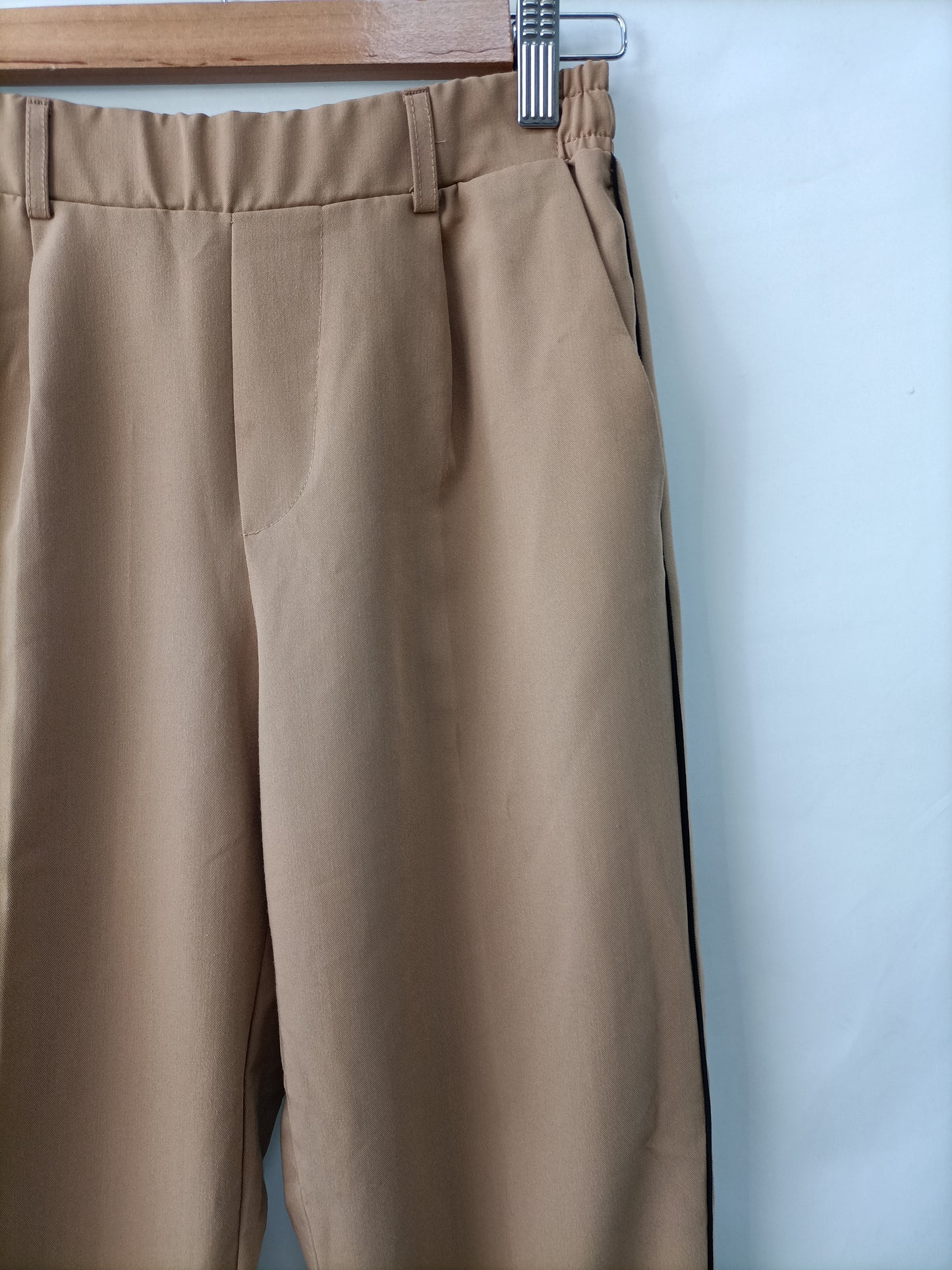 BERSHKA. Camel chino pants Ts