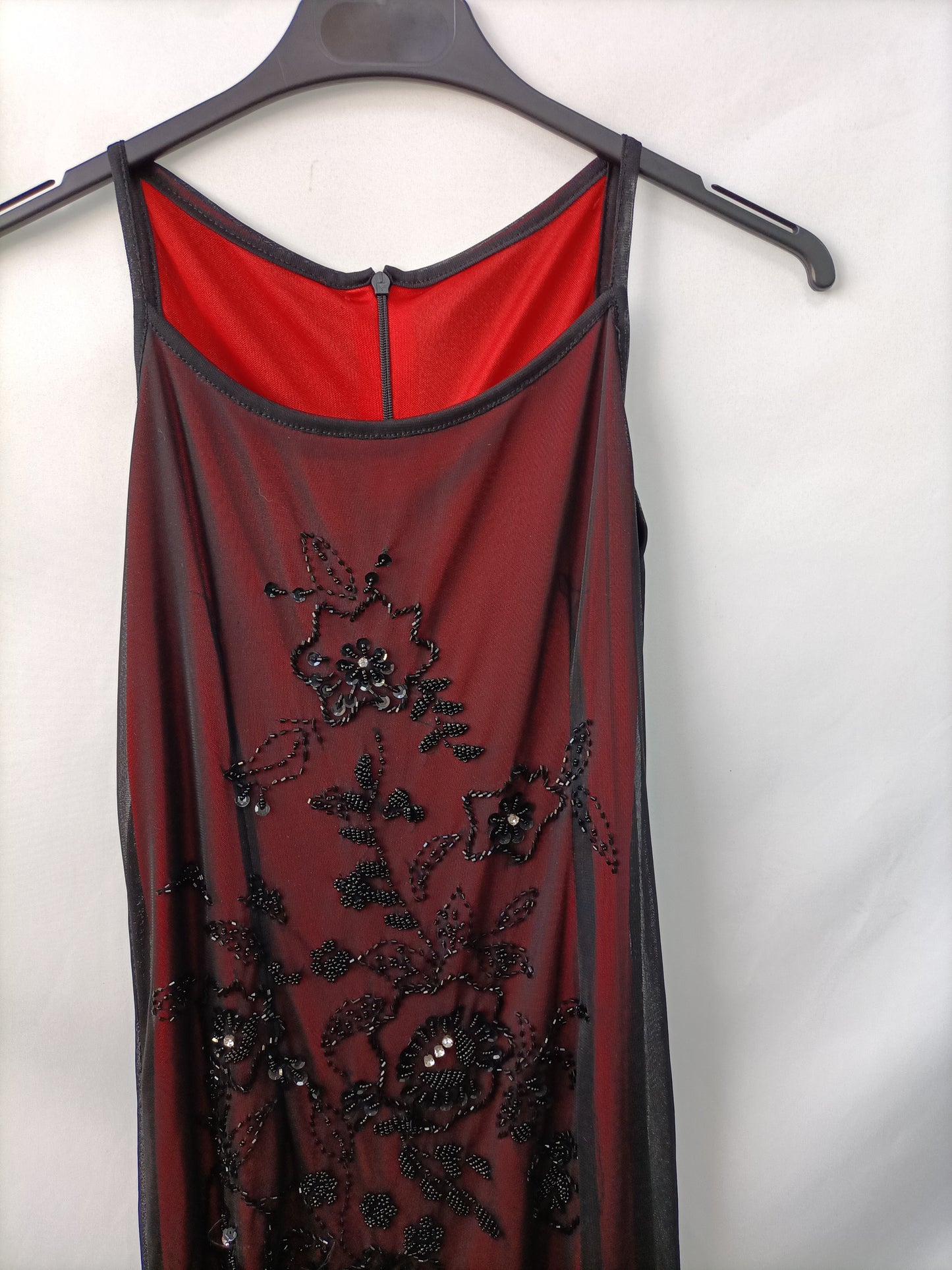OTROS. vestido largo rojo y negro con pedrería T.U