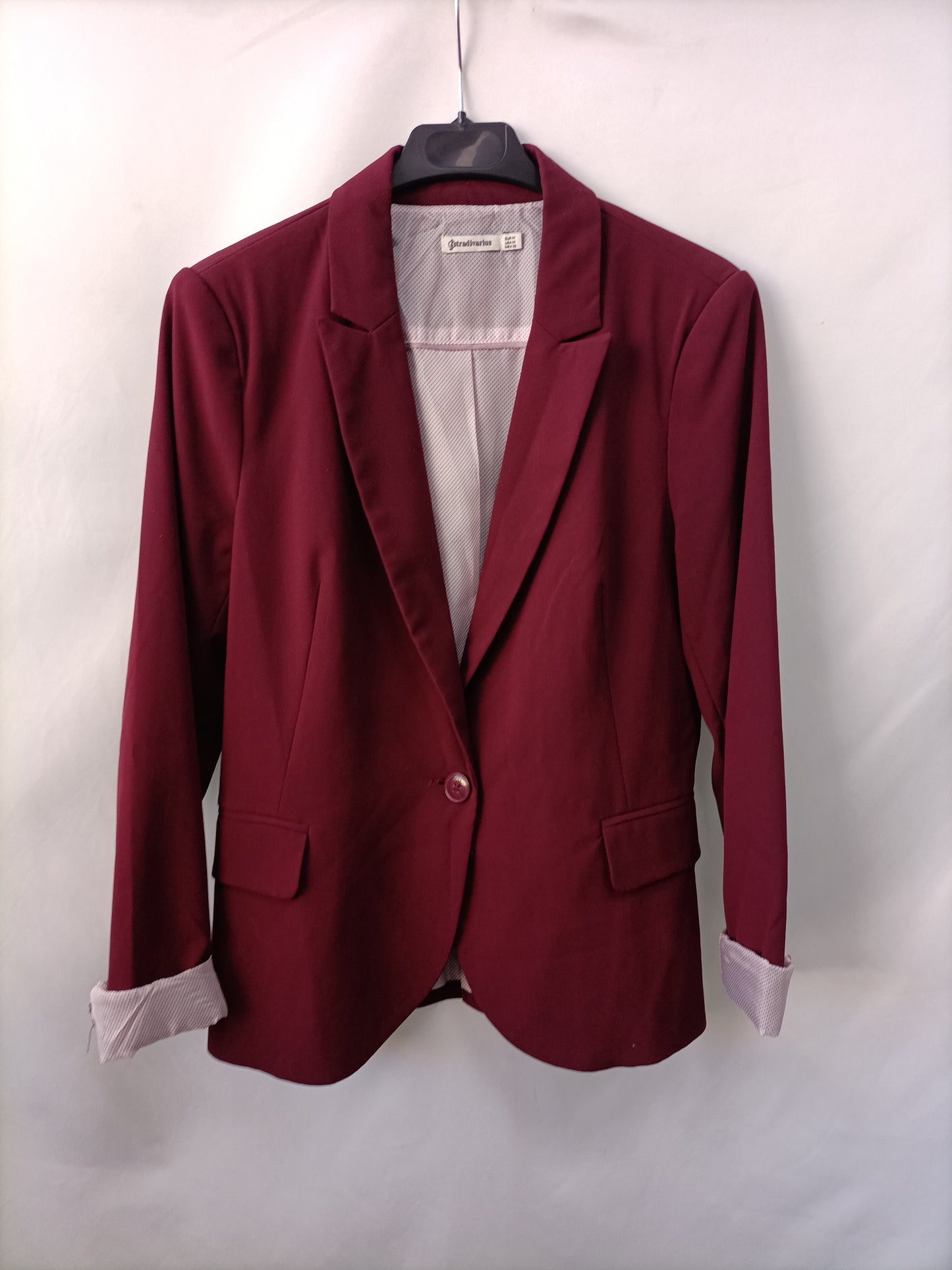 STRADIVARIUS. Blazer burdeos T.m