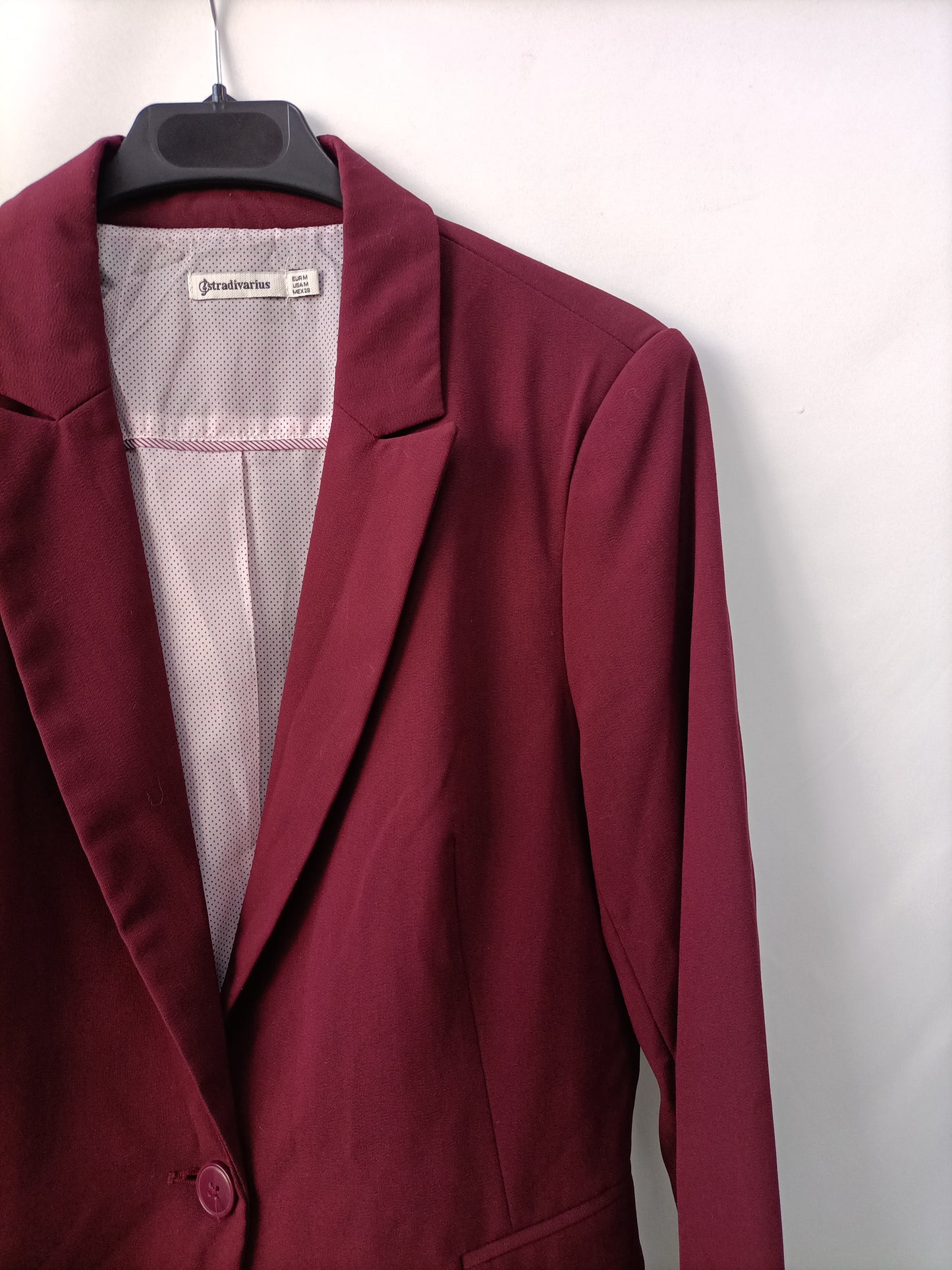 STRADIVARIUS. Blazer burdeos T.m
