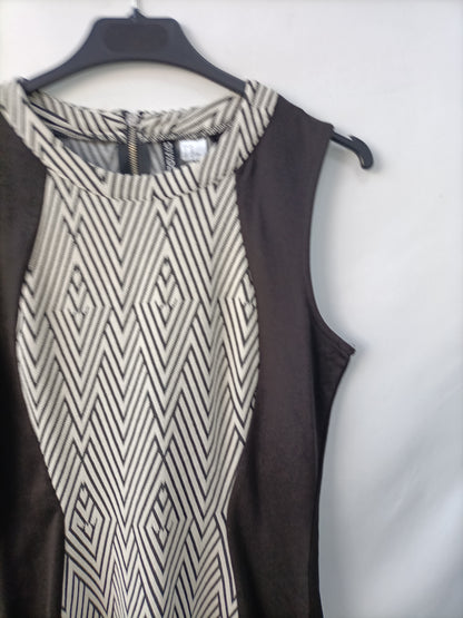 H&M. Vestido entallado rombos T.40