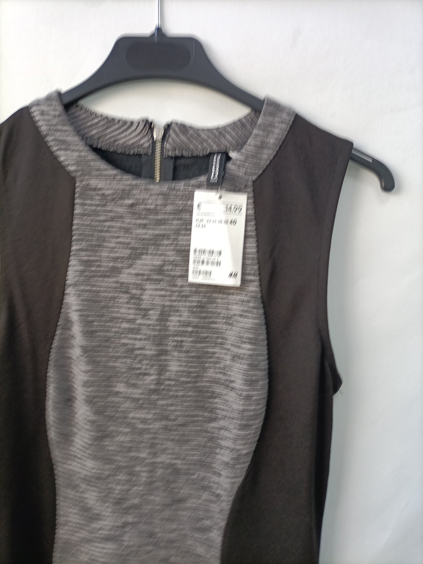 H&M. Vestido bicolor Entallado T.40