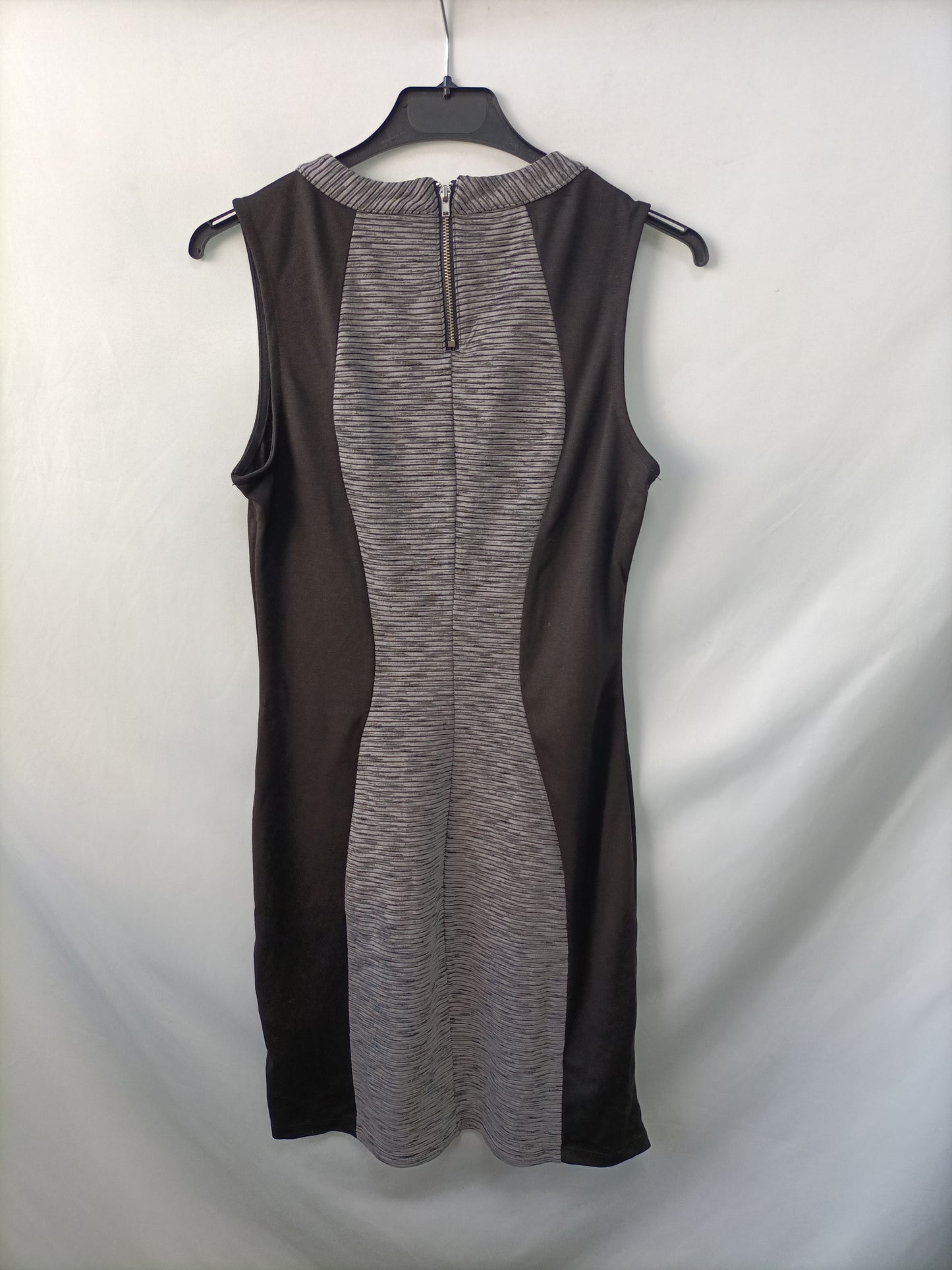 H&M. Vestido bicolor Entallado T.40