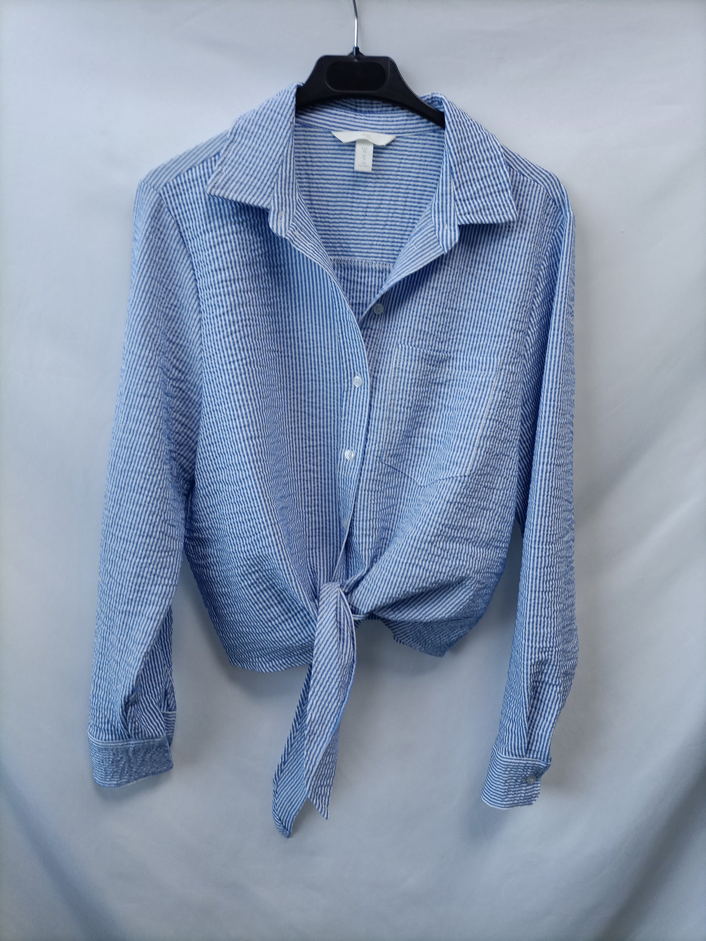 H&M. Camisa rayas nudo T.38