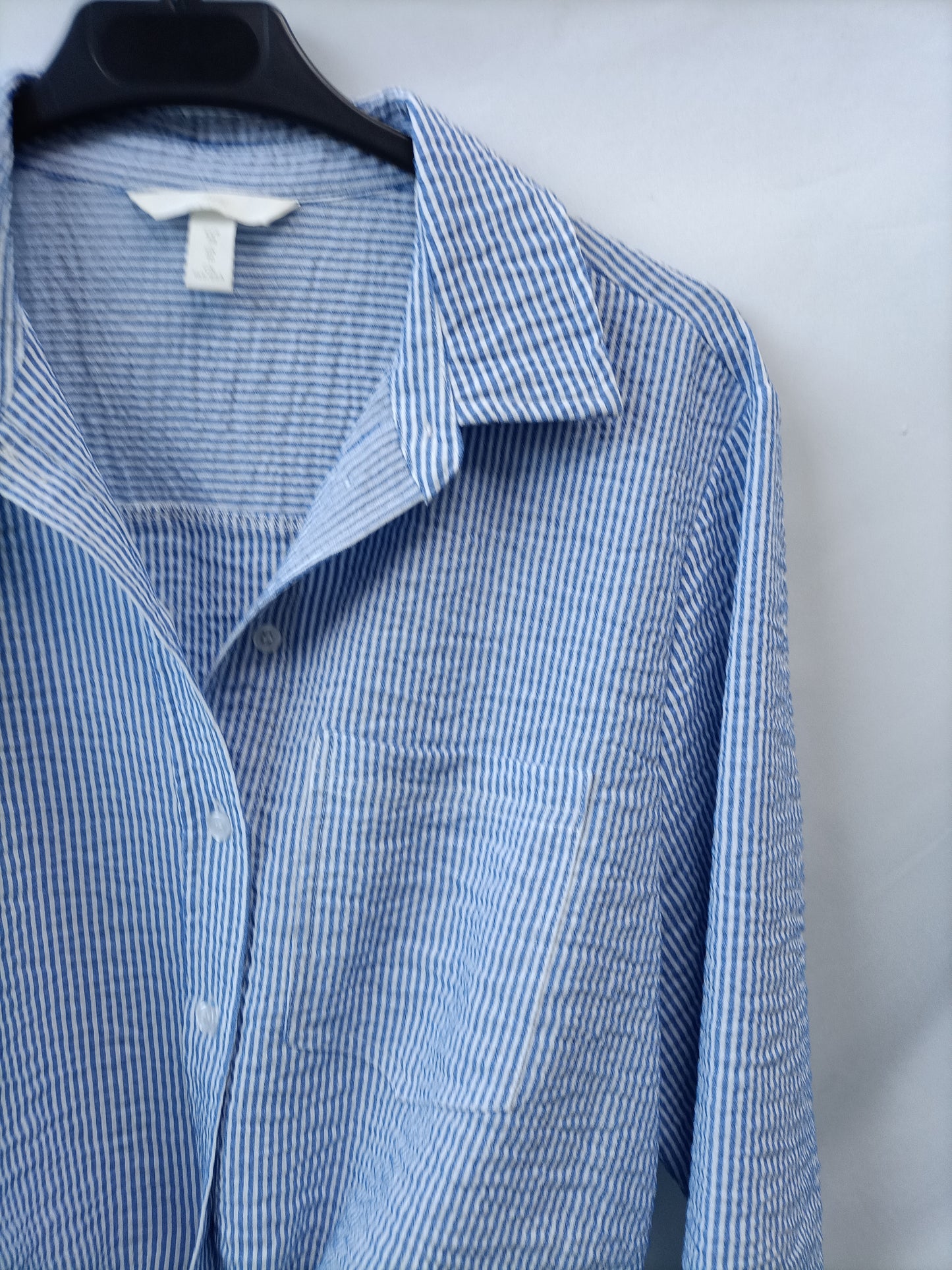 H&M. Camisa rayas nudo T.38