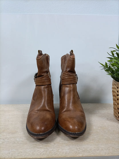 REFRES. Botas marrones piel T.37