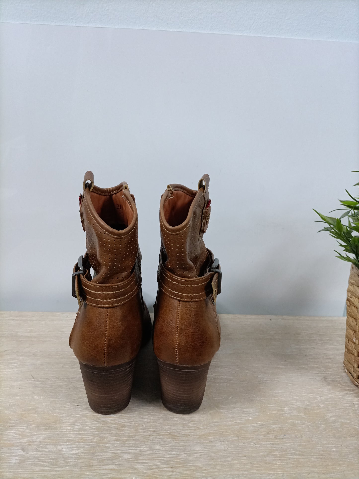 REFRES. Botas marrones piel T.37