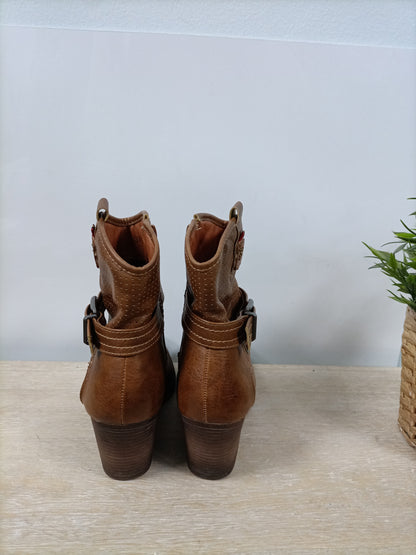 REFRES. Botas marrones piel T.37
