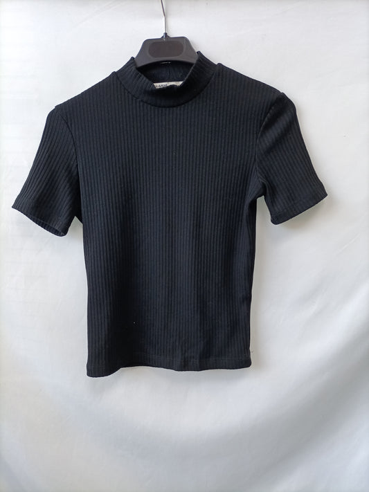 PULL&BEAR.  Top negro canalé T.m