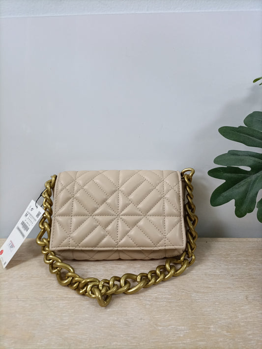 ZARA. Bolso beige cadena
