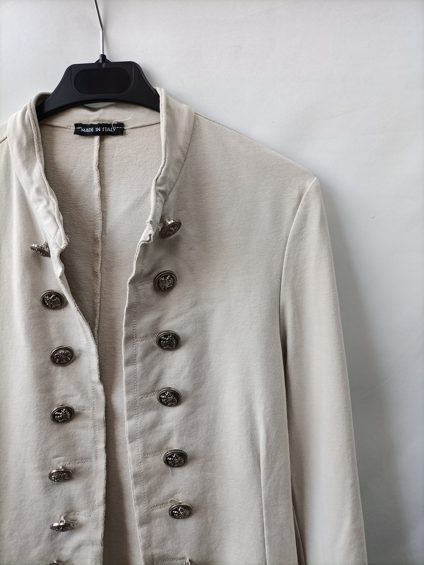 OTRAS. Blazer beige efecto militar Tu(s)