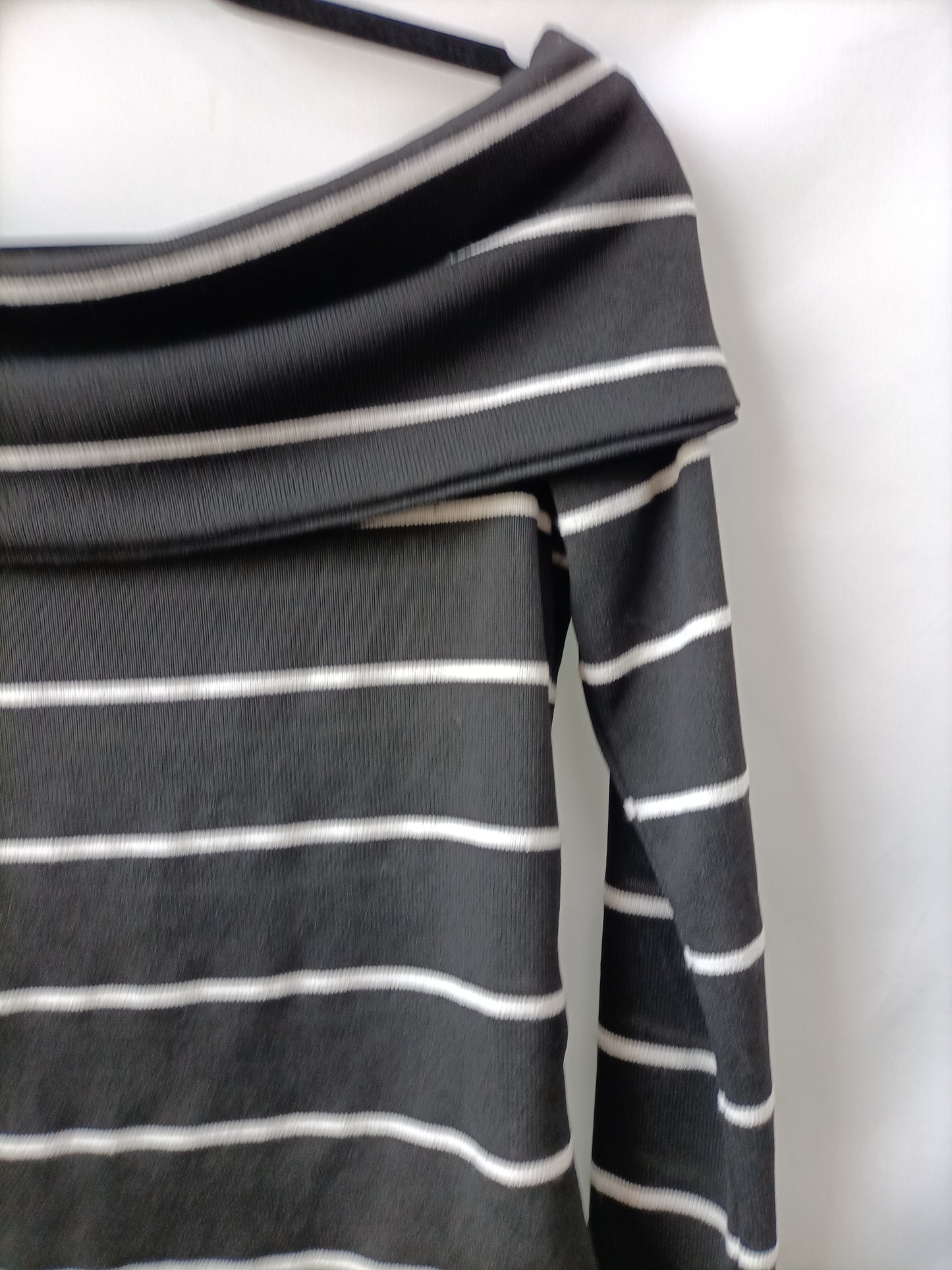 ZARA. Jersey negro rayas T.m